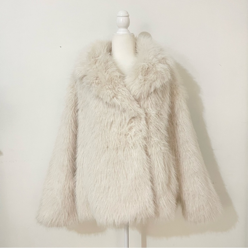 faux white fur coat with collar and snap button closure